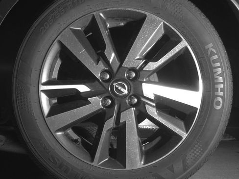 Used 2025 Nissan Versa SV FWD image 14