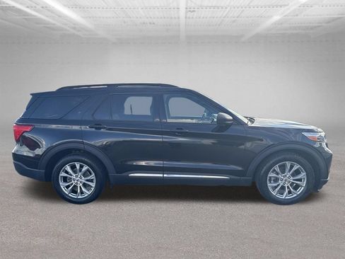 Used 2020 Ford Explorer XLT w/ Equipment Group 202A RWD image 3
