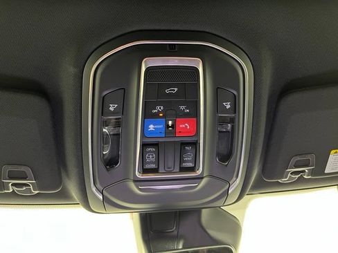 Used 2026 Jeep Grand Cherokee Altitude AWD/4WD image 38