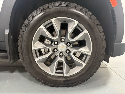 Used 2024 Chevrolet Suburban LT w/ LT Signature Package AWD/4WD image 9