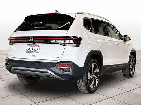 Used 2025 Volkswagen Taos SE w/ Panoramic Sunroof Package image 15