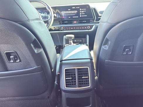 Used 2025 Kia Sportage EX FWD image 17