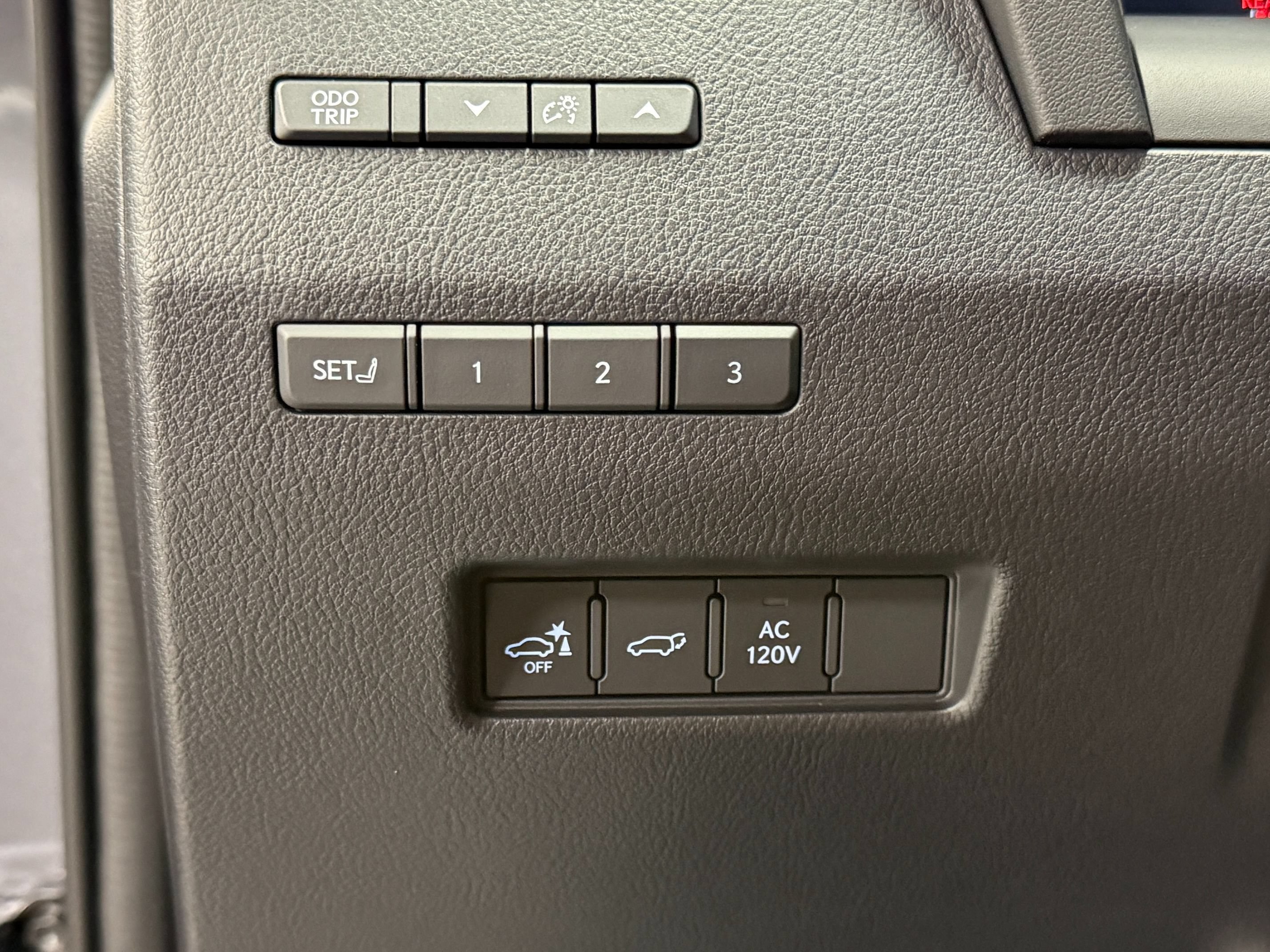 Used 2025 Lexus GX 550 w/ Accessory Package (Z1) AWD/4WD image 24