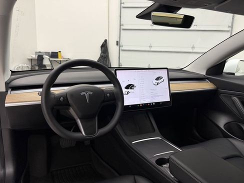 Used 2021 Tesla Model 3 Standard Range Plus image 22