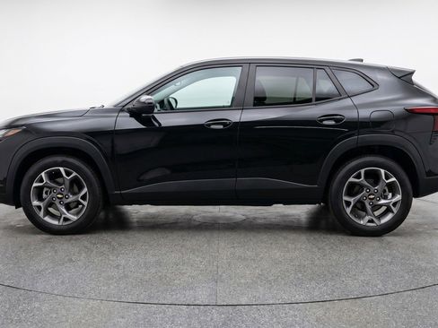 Used 2025 Chevrolet Trax LT w/ LT Convenience Package FWD image 5
