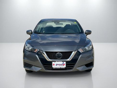 Used 2020 Nissan Versa SV FWD image 2