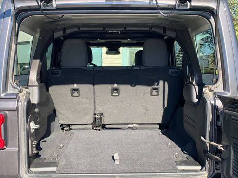 Used 2025 Jeep Wrangler Sahara image 30