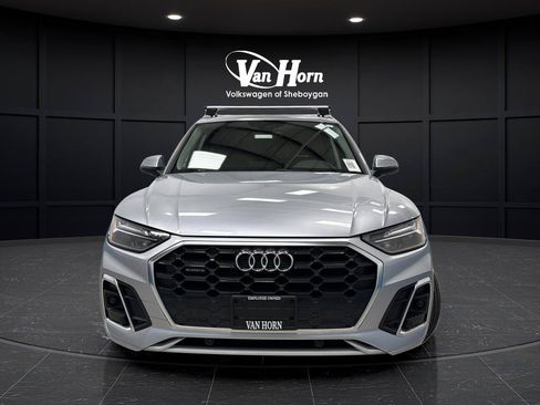 Used 2023 Audi Q5 2.0T Premium w/ Convenience Package AWD/4WD image 2
