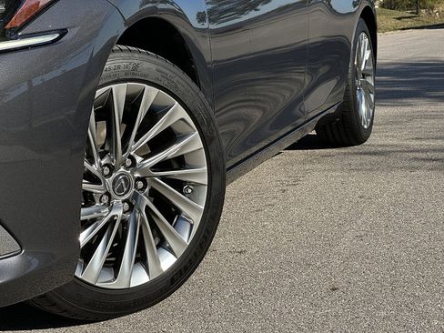 Used 2023 Lexus ES 300h Ultra Luxury image 3