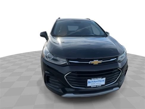 Certified 2020 Chevrolet Trax LT w/ Driver Confidence Package image 3