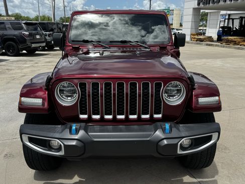 Used 2022 Jeep Wrangler Unlimited Sahara AWD/4WD image 3