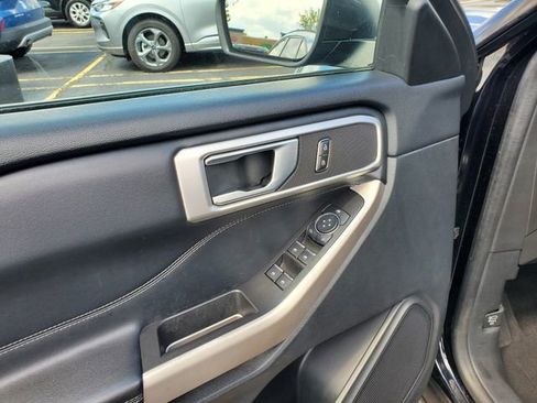 Used 2023 Ford Explorer XLT w/ Equipment Group 202A AWD/4WD image 10