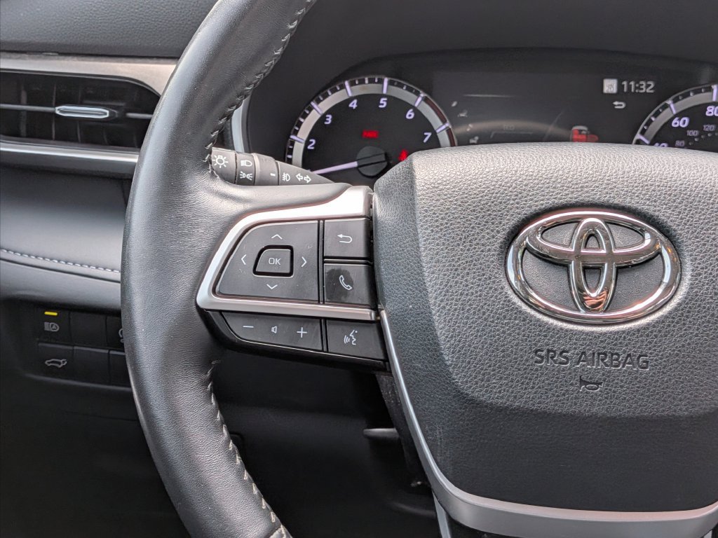 Used 2023 Toyota Highlander XLE FWD image 14