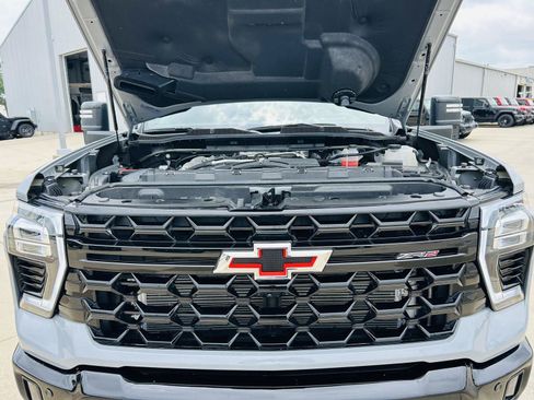 Used 2025 Chevrolet Silverado 2500 ZR2 w/ Technology Package AWD/4WD image 48