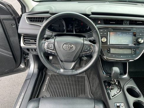 Used 2018 Toyota Avalon Limited w/ All Weather Liner Package FWD image 13