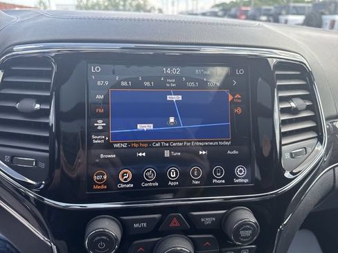 Used 2020 Jeep Grand Cherokee Overland AWD/4WD image 14