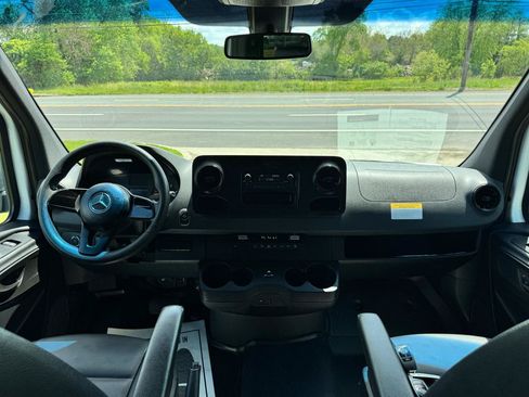 Used 2019 Mercedes-Benz Sprinter 2500 image 19