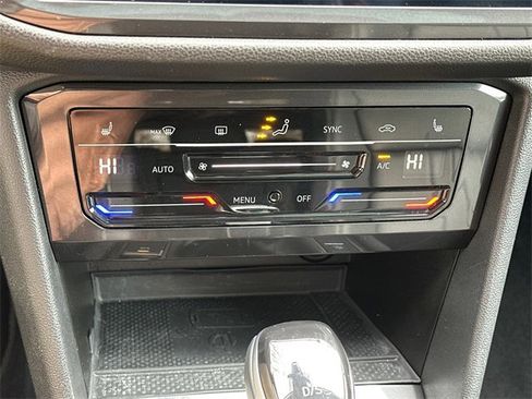 Certified 2023 Volkswagen Tiguan SE w/ Panoramic Sunroof Package image 34