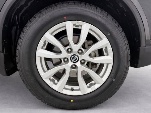 Used 2018 Nissan Rogue SV image 31