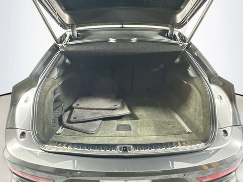 Used 2023 Bentley Bentayga AWD/4WD image 28