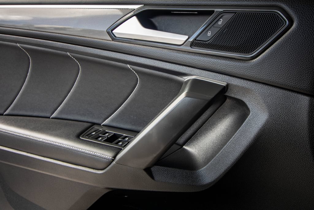 Certified 2024 Volkswagen Tiguan SE R-Line FWD image 22