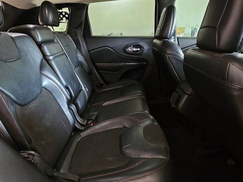 Used 2017 Jeep Cherokee Trailhawk w/ Comfort/Convenience Group AWD/4WD image 17