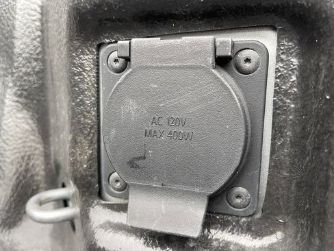 Used 2023 GMC Sierra 1500 SLE image 11