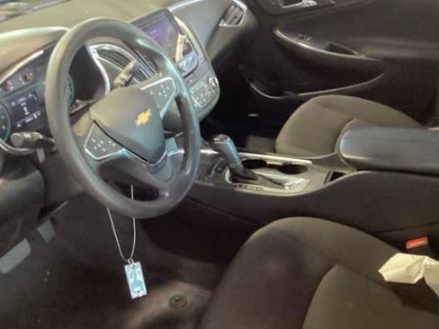 Used 2019 Chevrolet Malibu LT w/ Driver Confidence Package II FWD image 3