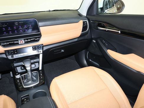 Used 2024 Kia Seltos SX w/ SX Sunroof Package image 11