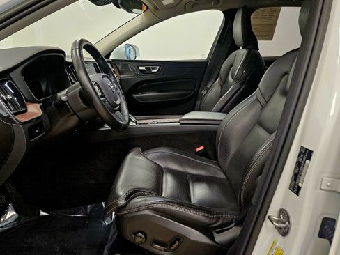Used 2023 Volvo XC60 B6 Ultimate w/ Protection Package Premier image 8