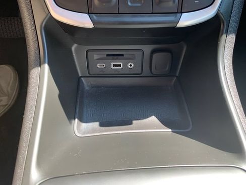 Used 2022 GMC Terrain SLT AWD/4WD image 33