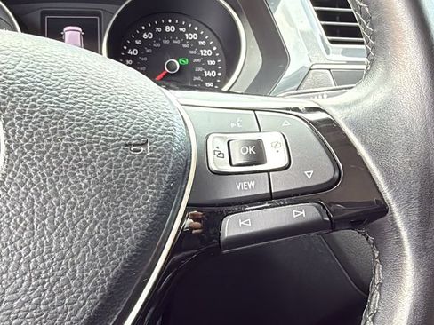 Used 2019 Volkswagen Tiguan SE FWD image 32