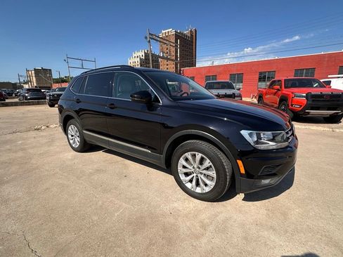 Used 2018 Volkswagen Tiguan SE w/ Front Fog Lights Package FWD image 9
