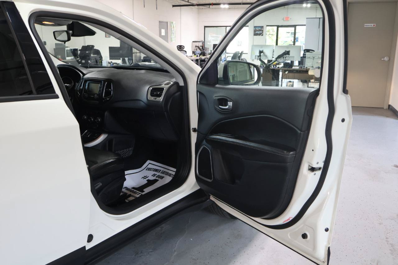 Used 2018 Jeep Compass Latitude FWD image 26