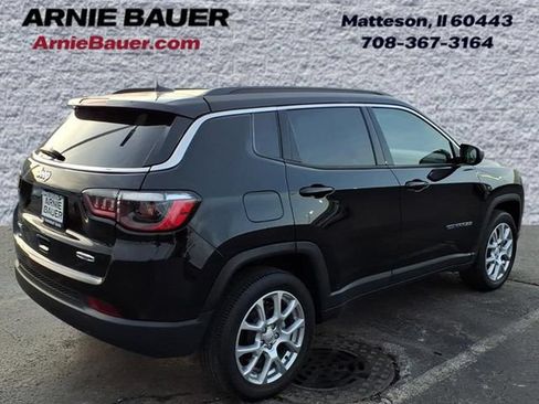 Used 2024 Jeep Compass Latitude w/ Sun and Sound Group AWD/4WD image 7