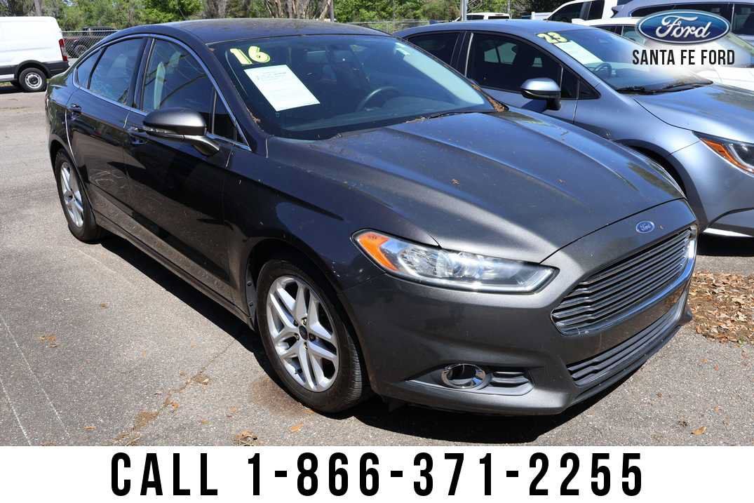 Used 2016 Ford Fusion SE w/ Equipment Group 202A FWD image 5