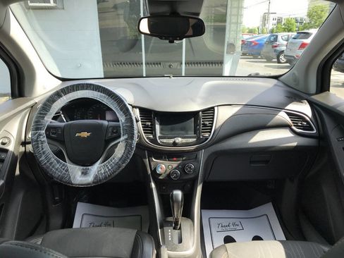 Used 2019 Chevrolet Trax LT w/ LT Convenience Package AWD/4WD image 11