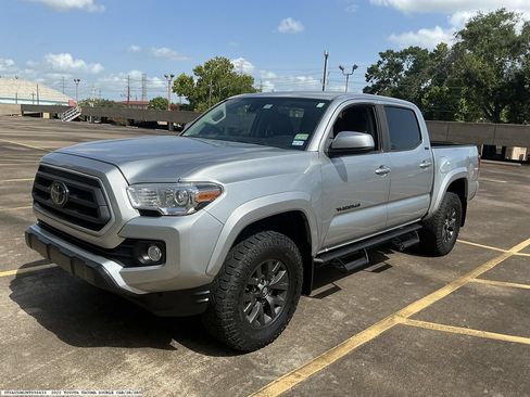 Used 2022 Toyota Tacoma SR5 w/ SR5 Appearance Package (SM) RWD image 4