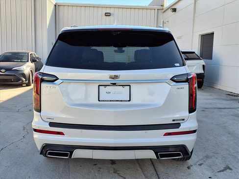 Used 2022 Cadillac XT6 Sport w/ Technology Package image 4