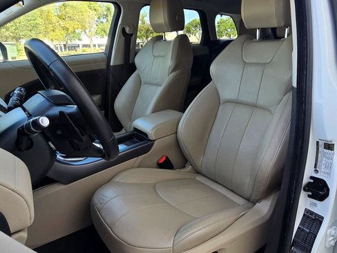 Used 2018 Land Rover Range Rover Evoque SE Premium AWD/4WD image 19