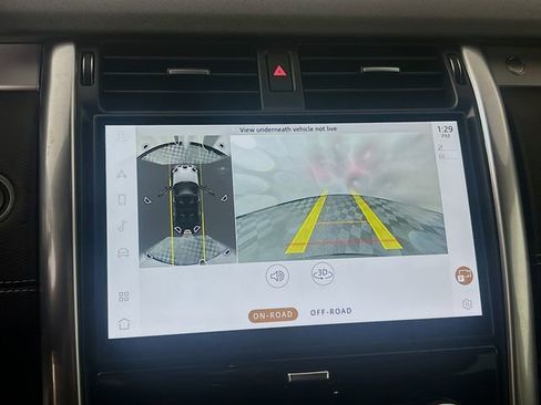 Used 2024 Land Rover Discovery Dynamic SE image 17