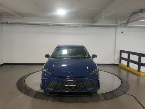 Used 2025 Toyota Camry SE image 3