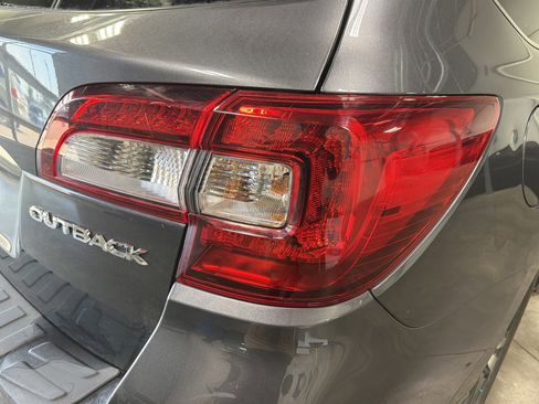 Used 2019 Subaru Outback 2.5i Limited AWD/4WD image 11