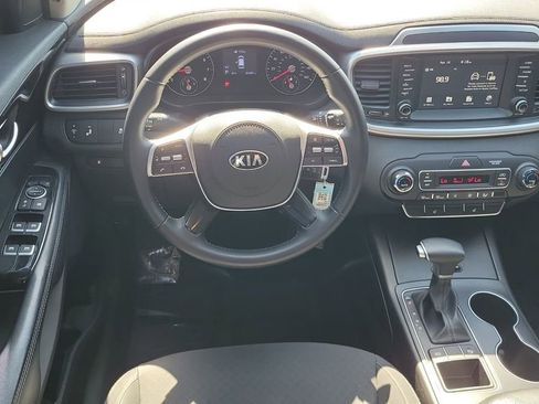 Used 2020 Kia Sorento LX w/ LX I4 Convenience Package image 11