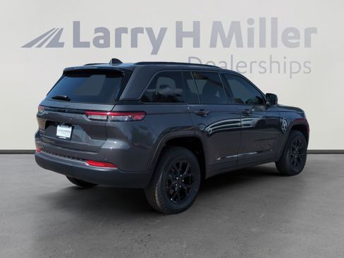 New 2026 Jeep Grand Cherokee Altitude AWD/4WD image 5