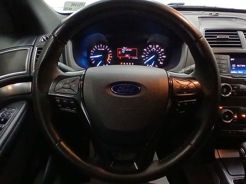 Used 2019 Ford Explorer XLT AWD/4WD image 16