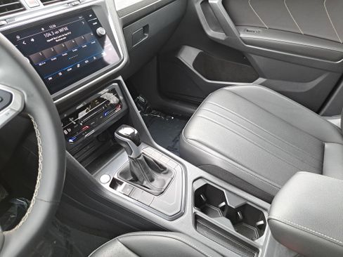 Used 2024 Volkswagen Tiguan SE image 26