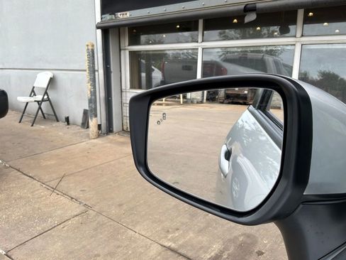 Used 2025 Nissan Versa SV FWD image 18
