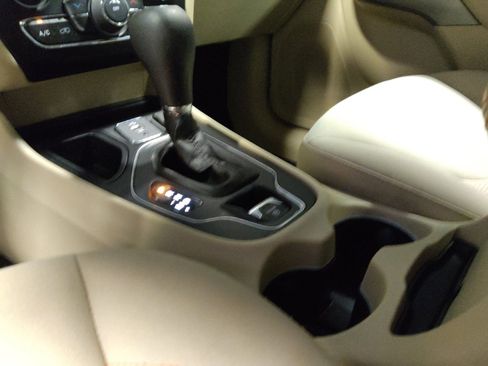 Used 2019 Jeep Cherokee Latitude w/ Popular Appearance Group image 26