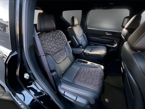 New 2025 Nissan Armada Platinum Reserve image 9